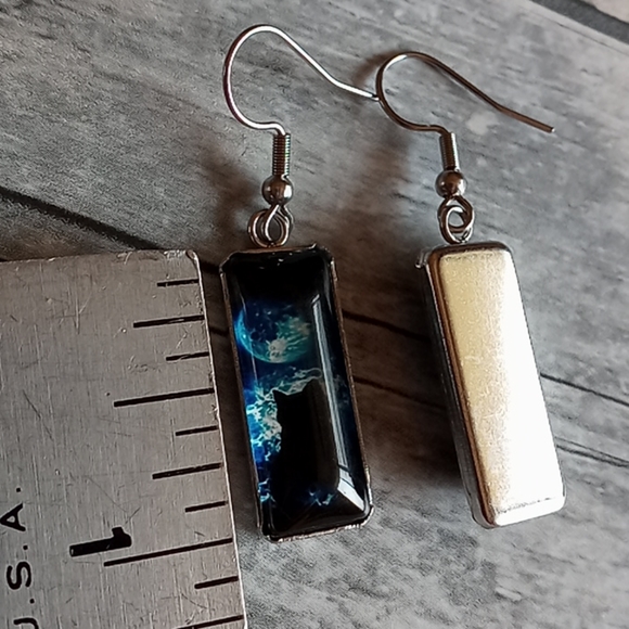 Black Cat Gazing at the Moon Earrings New - Picture 2 of 2